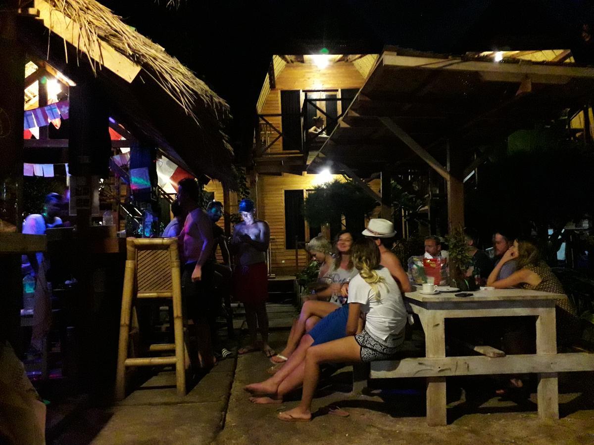 Deep House Bungalows Gili Trawangan Buitenkant foto